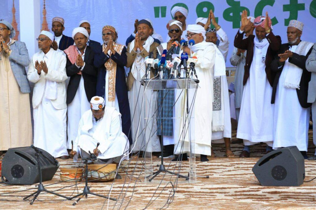 مسلمو إثيوبيا يحتفلون بالمولد النبوي الشريف في مسجد الأنوار الكبير بصورة رائعة !